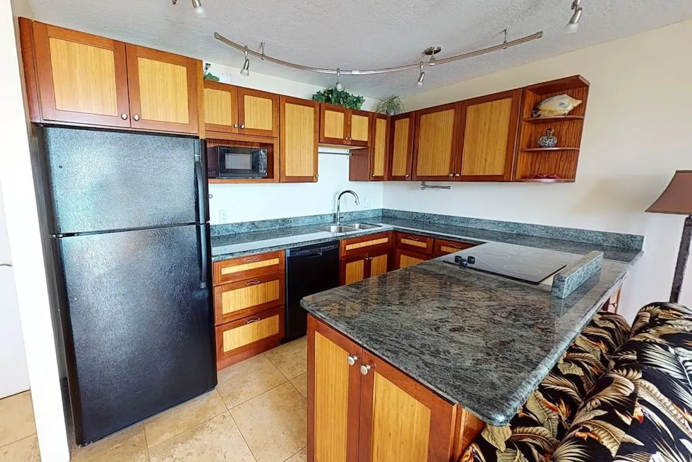 36th Floor Deluxe Ocean View Condo with Free Parking & Wifi