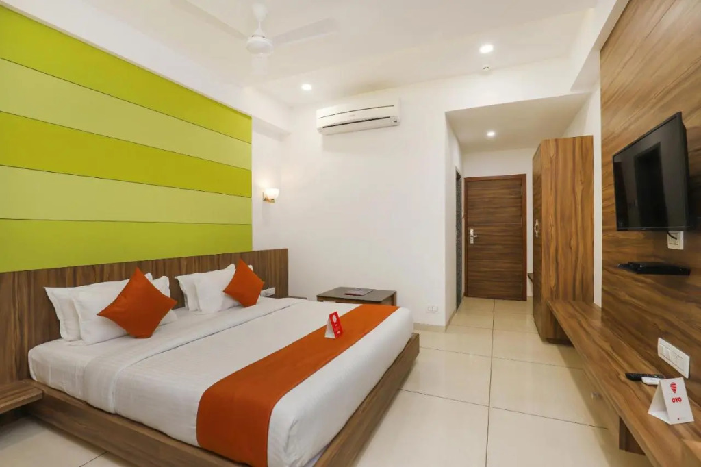 Hotel Avista - Unmarried Couples and NRI not allowed