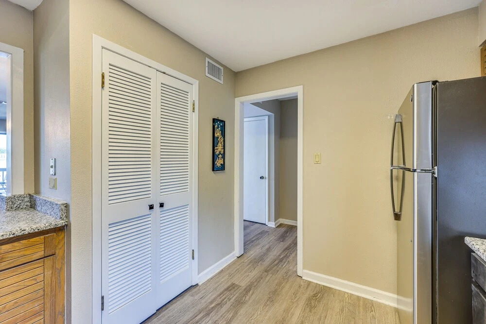 Hot Springs Lakefront Condo w/ Marina Access!