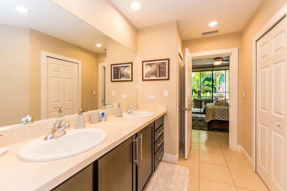 Stylish 1-bedroom That Opens on Pool -pacifico L303