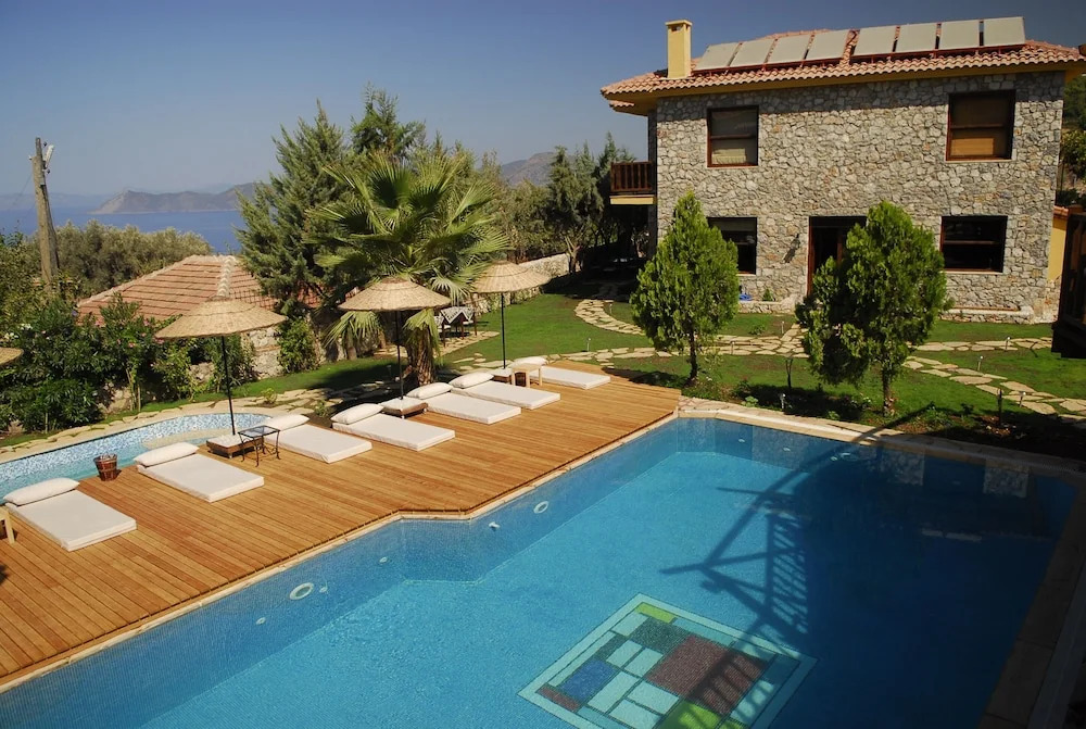 An unspoilt setting, luxurious surroundings and a warm, personal welcome