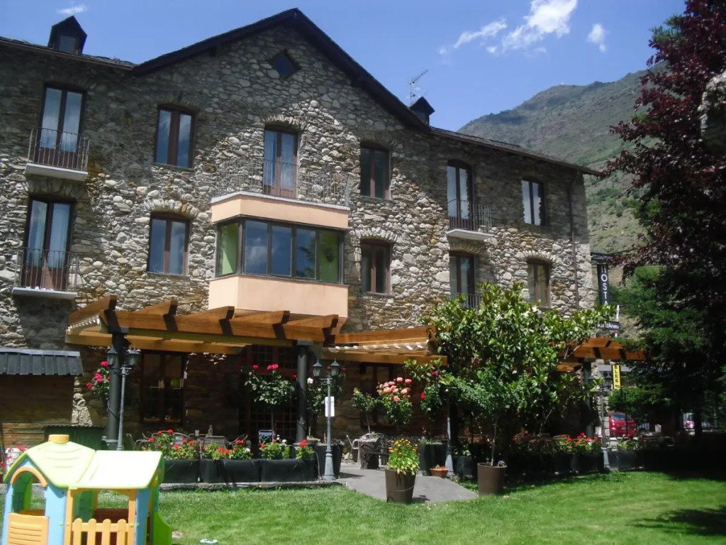 Hostal Vall DAneu by Arcas & Sambola