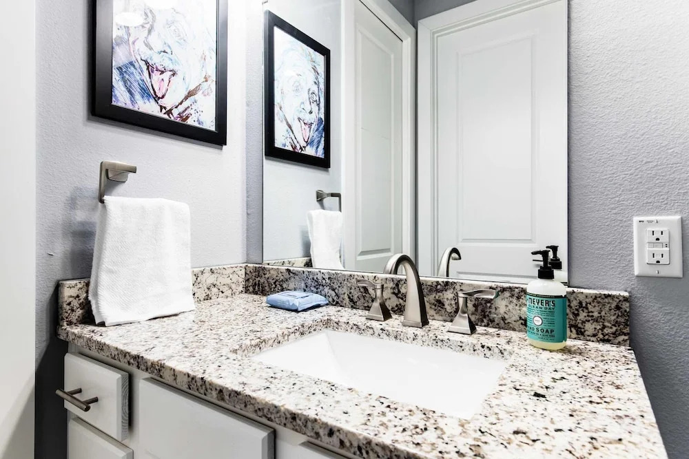 Brand New Townhouse next to Downtown