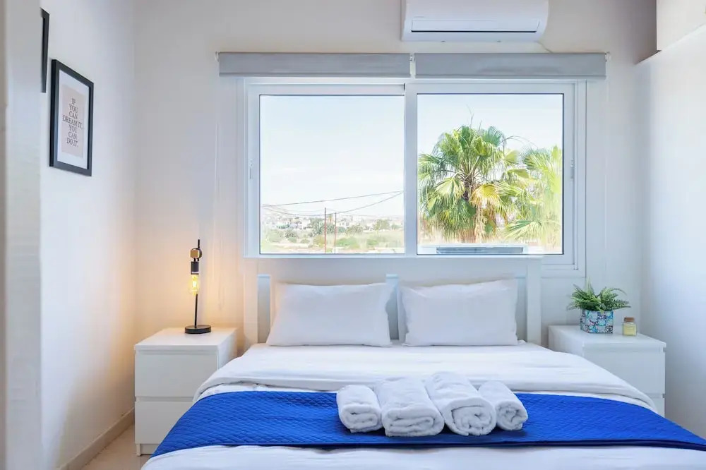 Lazuli 1-BR W Pool & Balcony in Larnaca