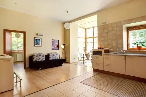 Cozy & Comfy Old Town Apartment With Balcony