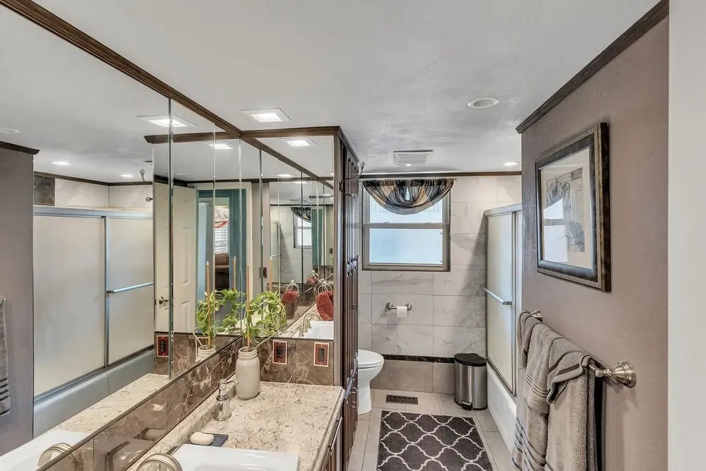 Cozy 4 Bedroom Home - Minutes to Downtown Tulsa by RedAwning