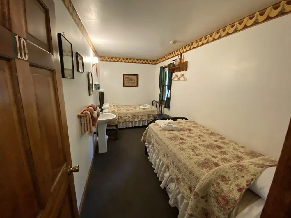 McCarthy Lodge Resort