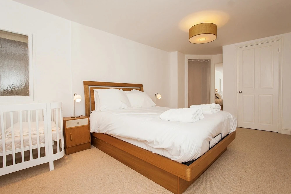 Modern 2 Bed Garden Flat, St Johns Wood