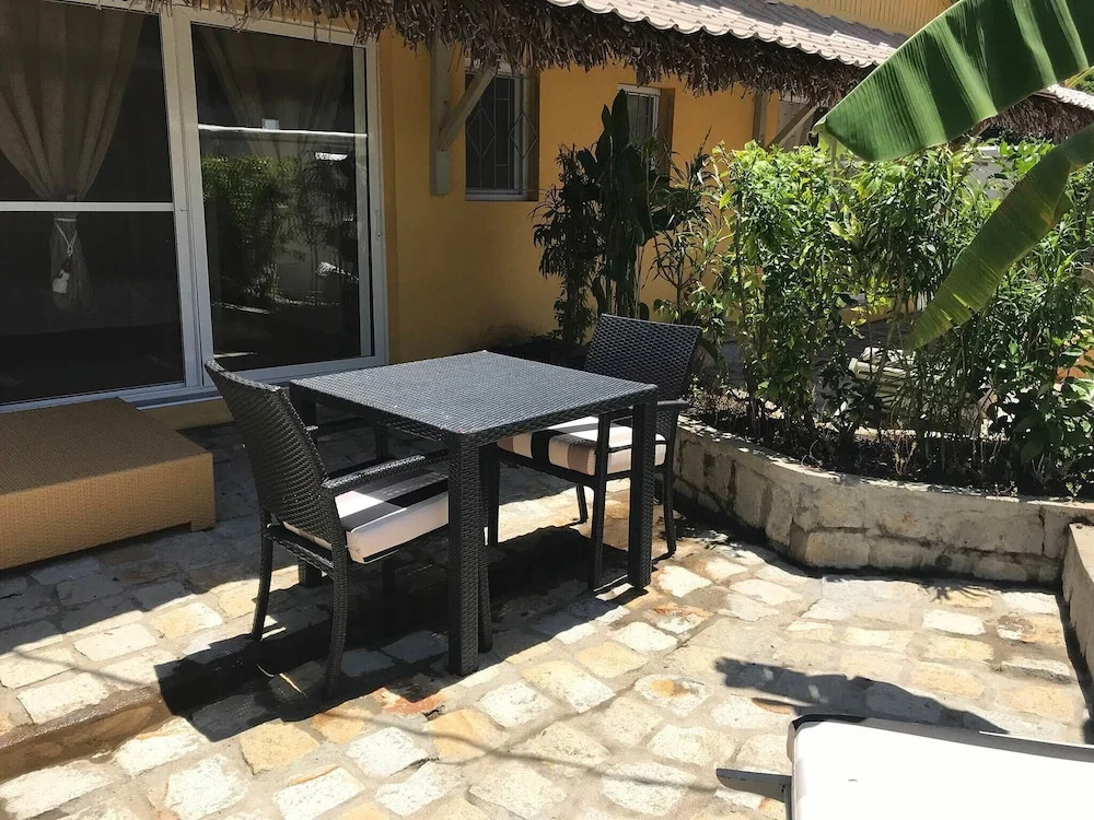 Wonderful Poolside Bungalow Perfect for 2 People