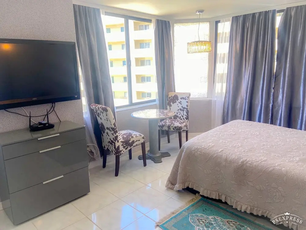 Hawaiian Monarch 1503 Condo by Redawning