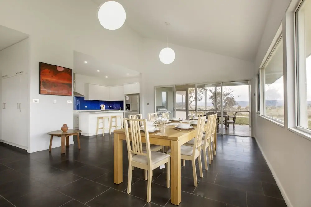 Manna Tree Farm -modern home with majestic views in stunning countrysi
