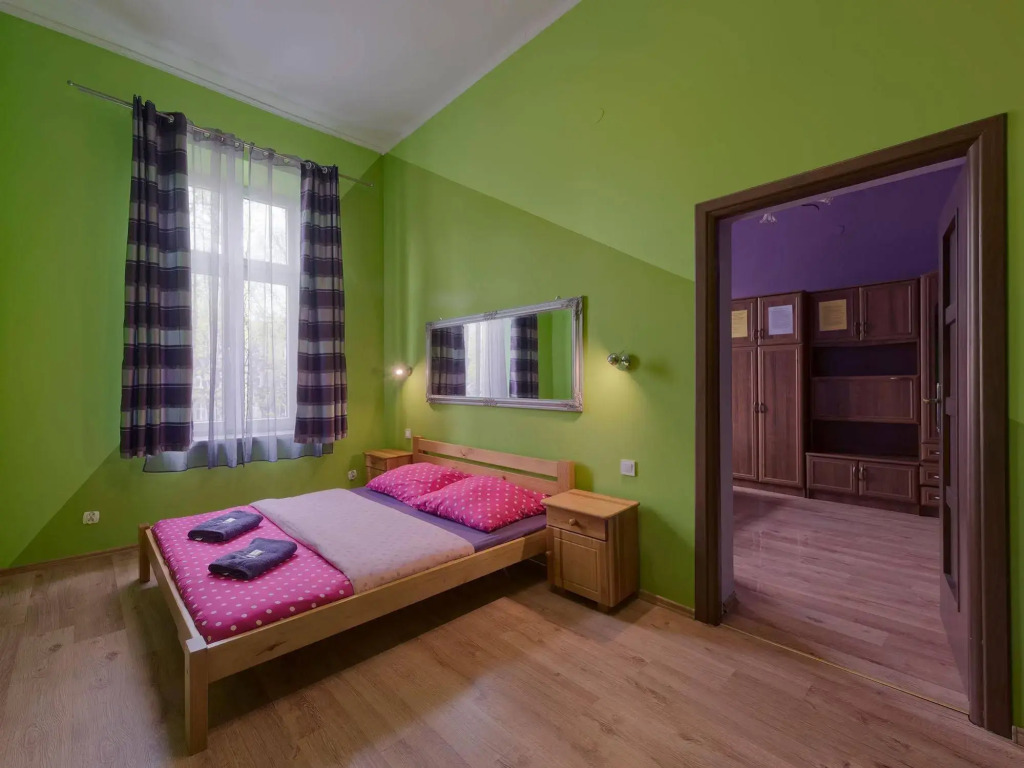 70s Hostel