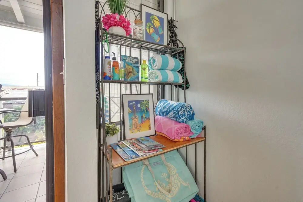 Downtown Kailua-kona Condo w/ Pool & Views
