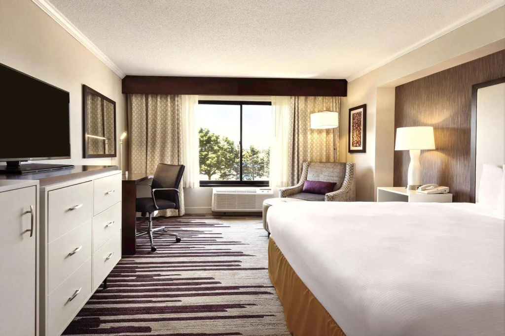 DoubleTree by Hilton Milwaukee/Brookfield