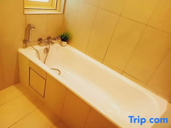Legoland-5min Walk@ Happy Travel at Afiniti Residency 8Pax(max) with Bathtub