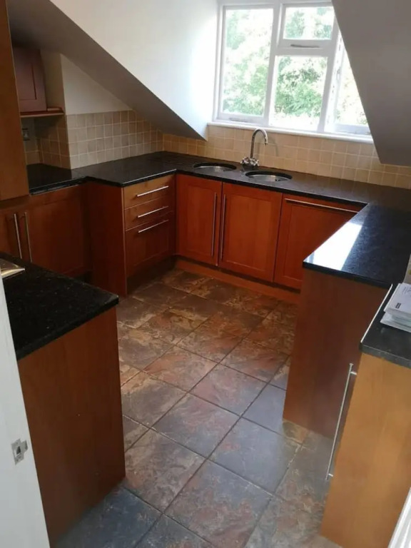 Spacious and Homely 3 Bedroom Clifton Flat