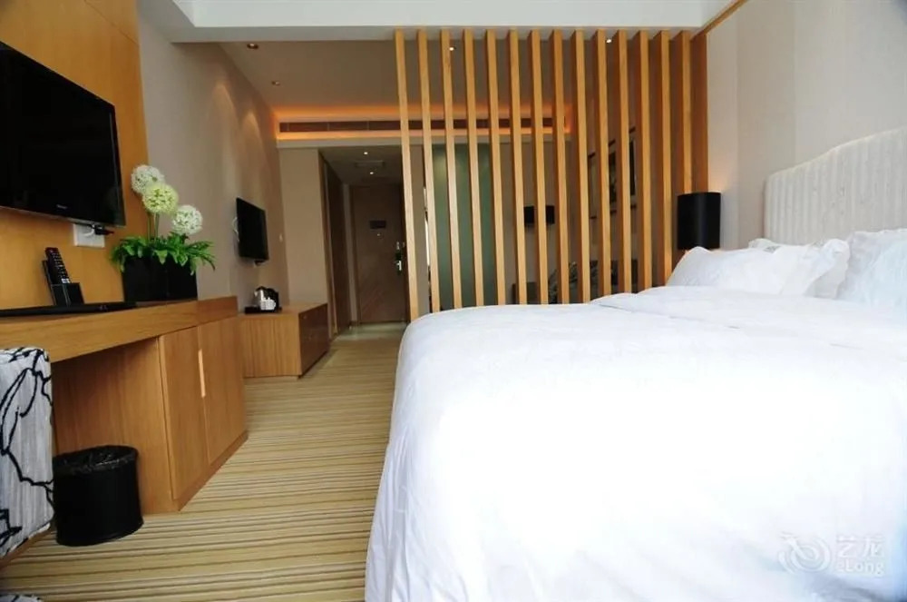 Wuhan Yuntai 6 Plus 1 Hotel