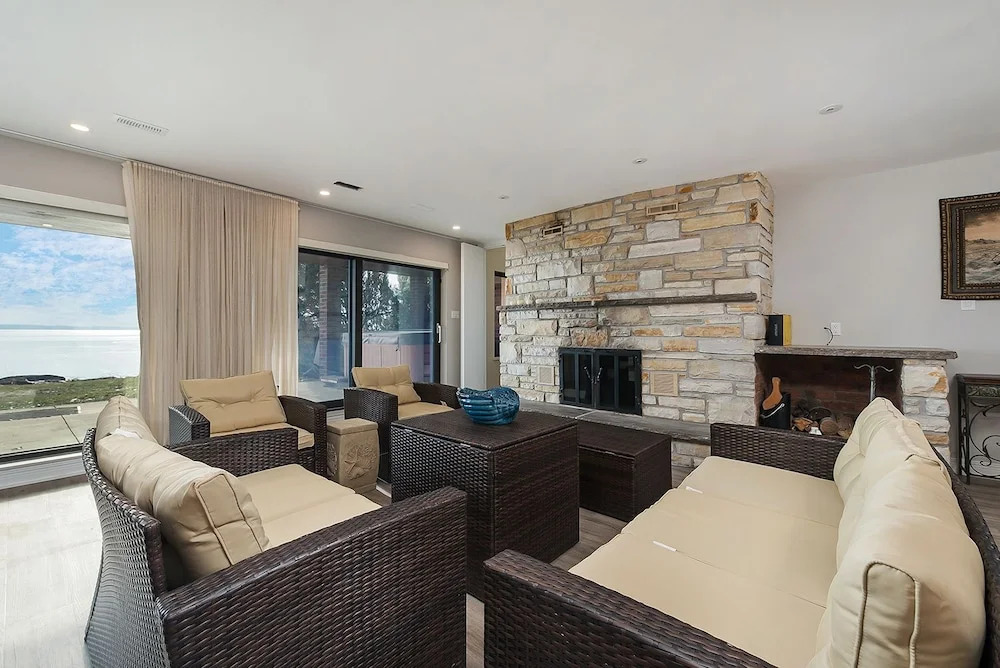 Modern Luxury Furnished, Surrounding St-Lawrence River View, Tranquil