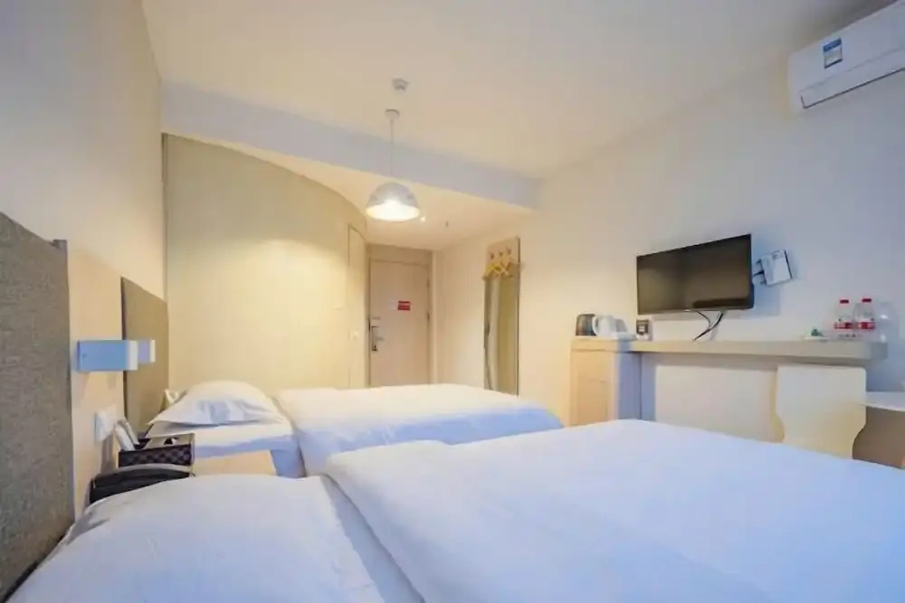 Lianjia Holiday Hotel(Jigang Senior High School)