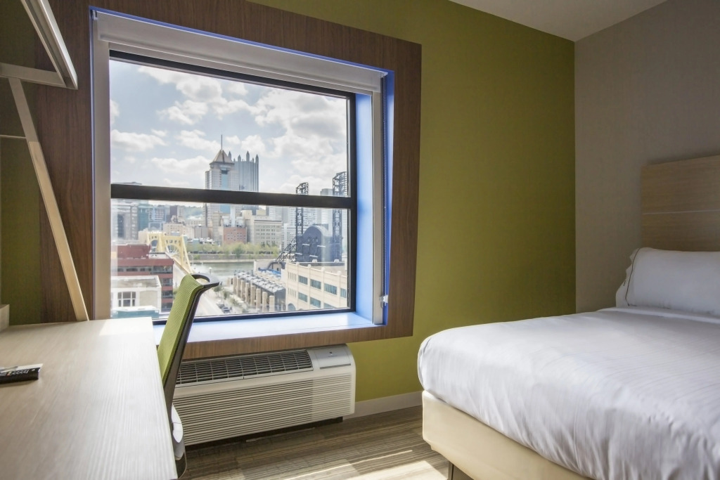 Holiday Inn Express & Suites Pittsburgh North Shore by IHG