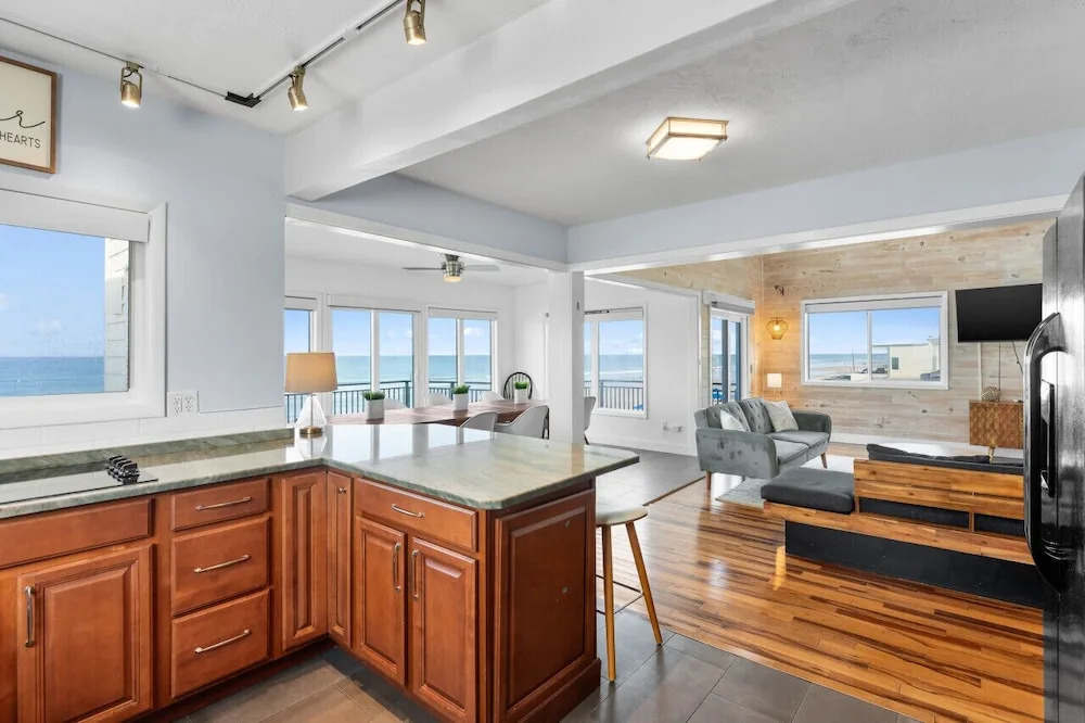 Oceanfront Pool House 7 Bedrooms 7 Bath 2 Kitchens