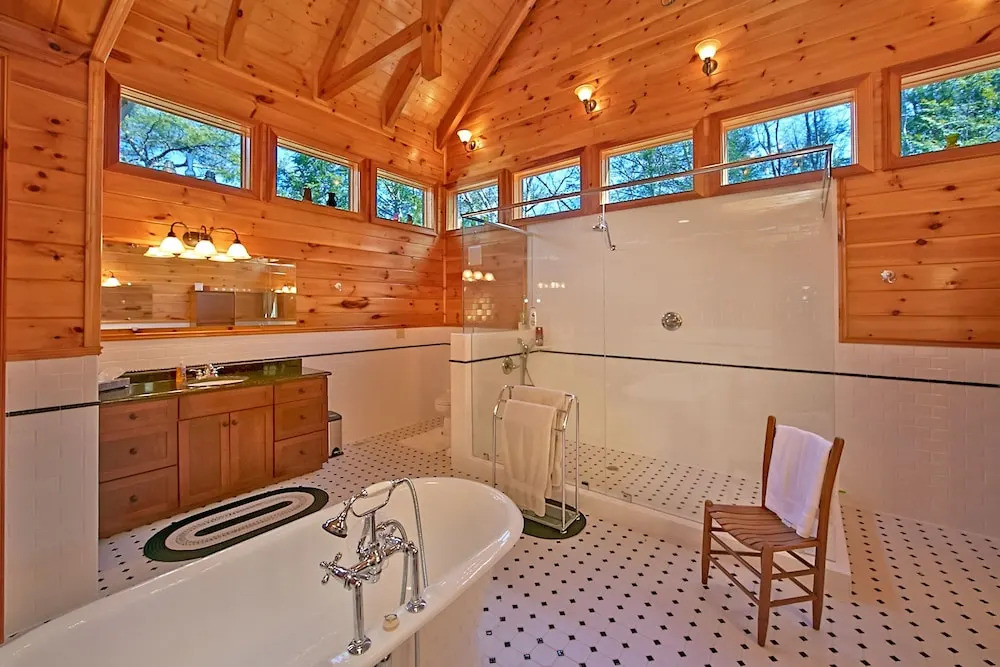 Birds Creek Mansion 650 - Six Bedroom Cabin
