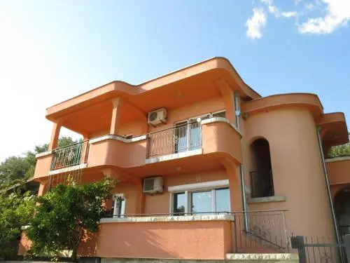 Viktors House Sutomore