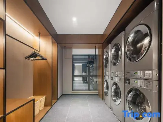 Atour Hotel Chengduo Tianfu New Area Erjiangsi Subway Station