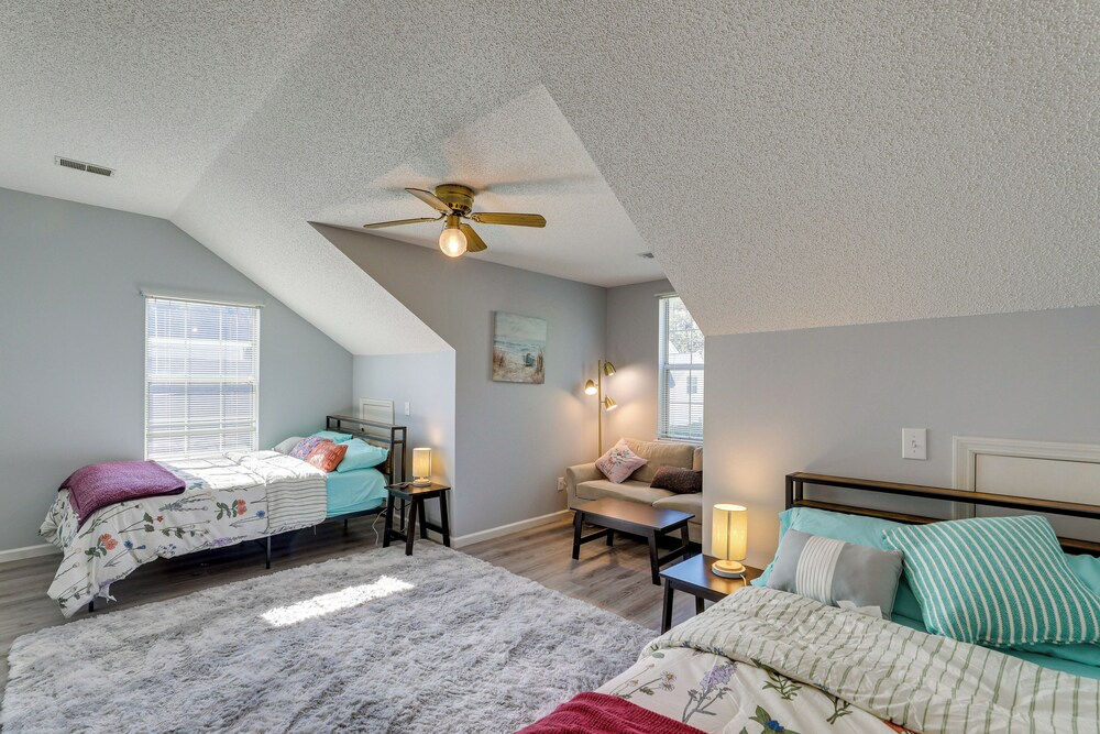 North Charleston Home Near Shopping & Dining!
