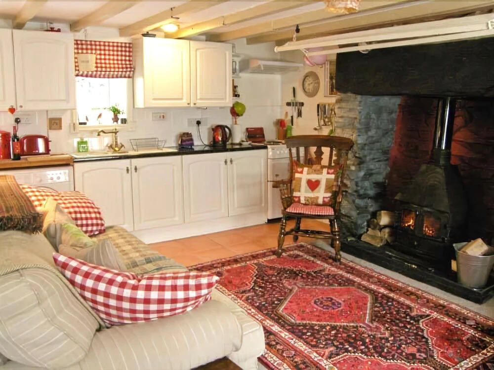 Pet friendly two bedroom cosy cottage
