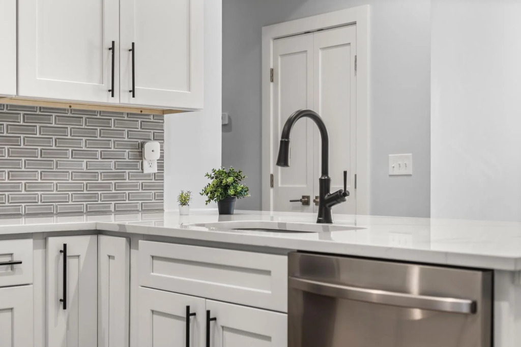 Luxury 2BD/2BA Near Logan Airport and T station