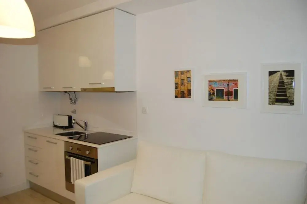 Wallis Apartments
