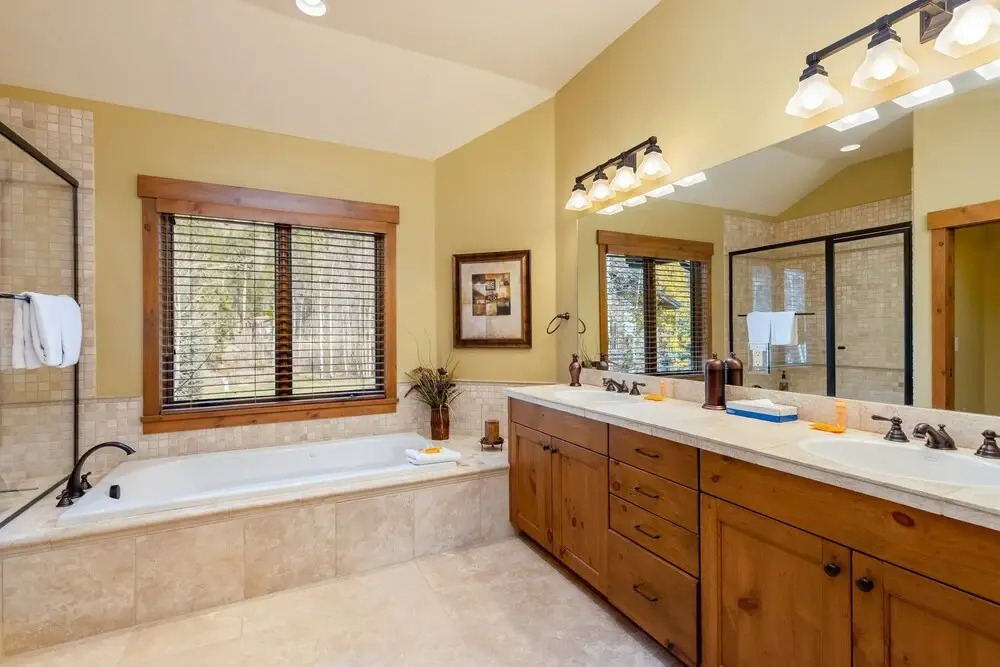 66 Thackwell Lane 4 Bedroom Townhouse by RedAwning
