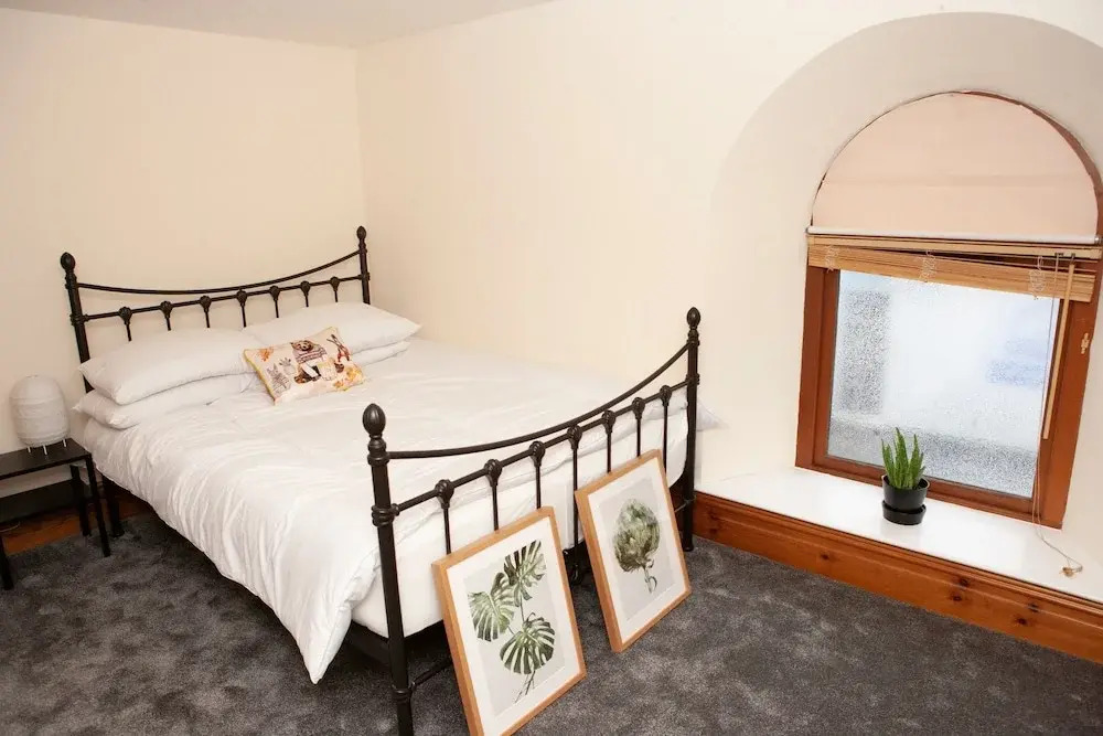 1 Bedroom Apartment by Gloucester Road