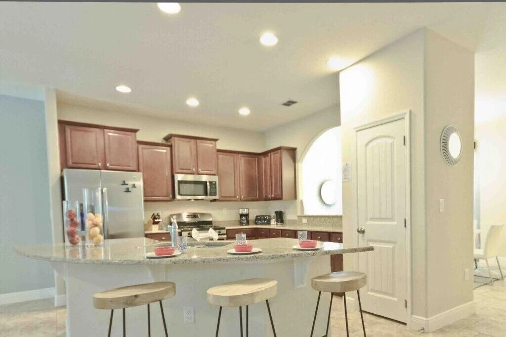 5361 Oakbourne Avenue 6 Bedroom Home