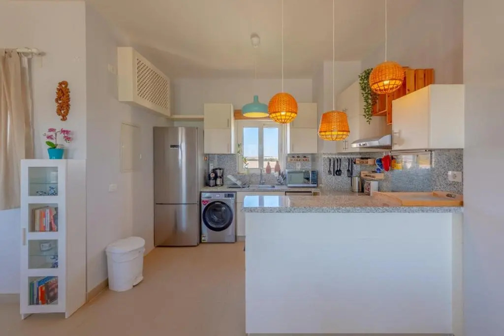 Sunny 2 Bedroom + Private Roof Terrace Lagoon View