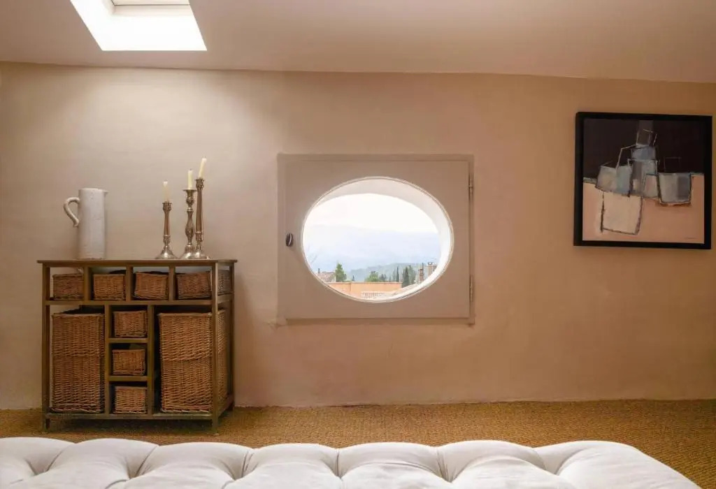 Luxurious Provencal Village House, Walk to Village Pool