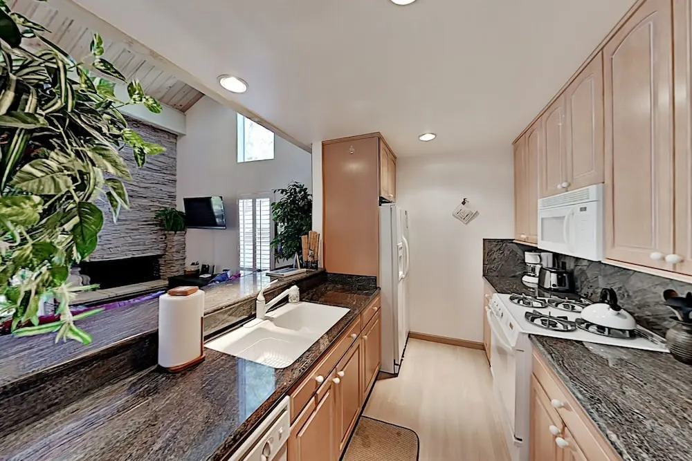 Kingwood Village Condo with Sparkling Pool -- Near Beach & Northstar