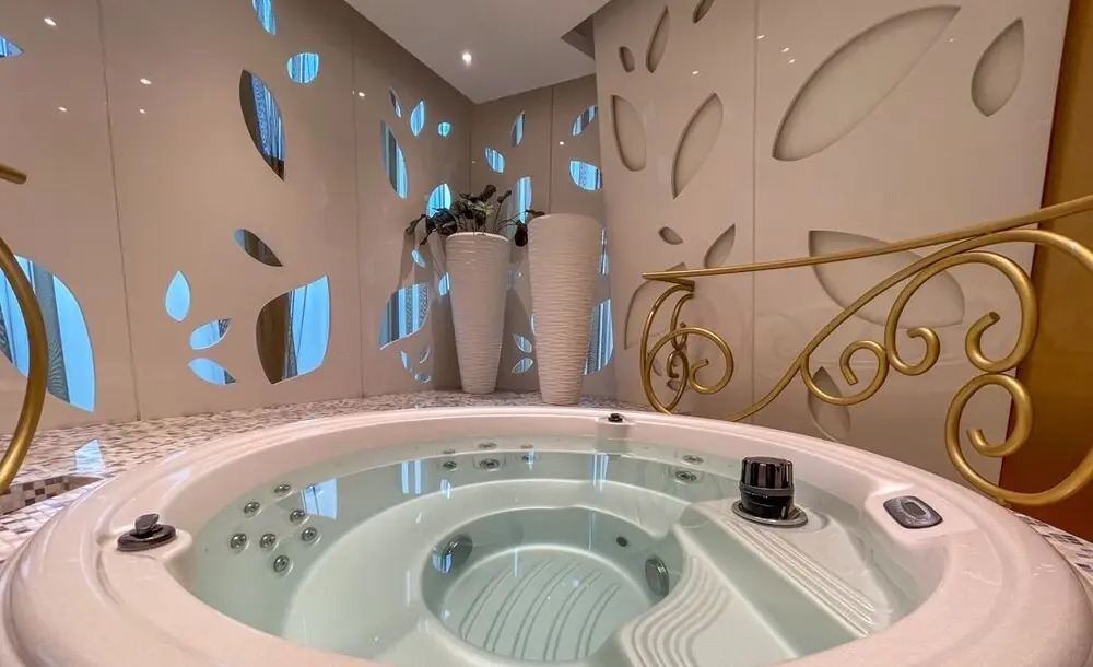 LUX Lavish Suite with Full Marina View 4
