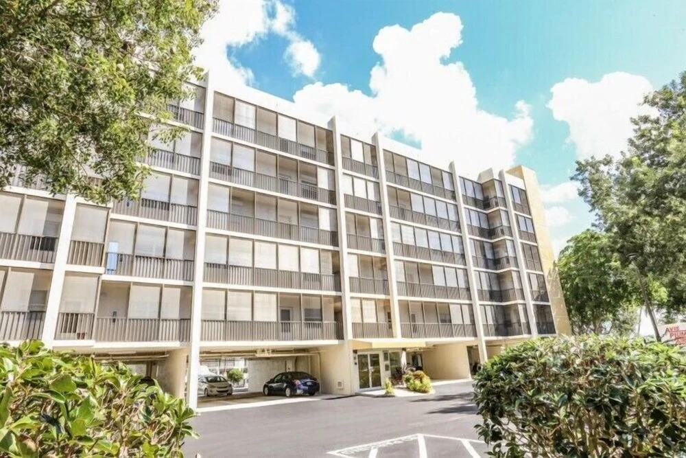 Hibiscus Point 821