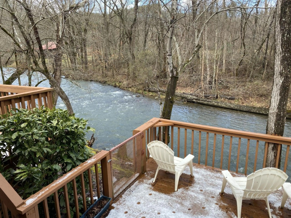 Gray's Place on Cosby Creek - 2 Bedrooms, 2 Baths, Sleeps 6 Home by RedAwning