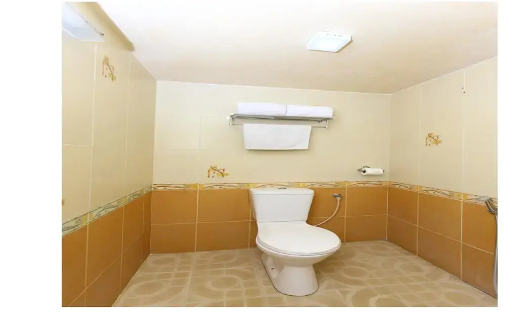 OYO 5319 Hotel Navaratna