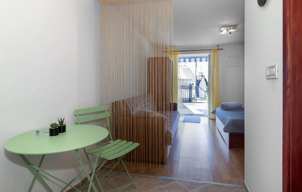 Beautiful Apartment in Jadranovo With Wifi