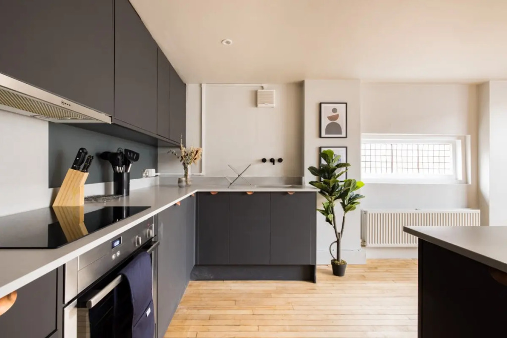 The West End Lane Wonder -Stunning & Bright 4BDR with Rooftop Terrace