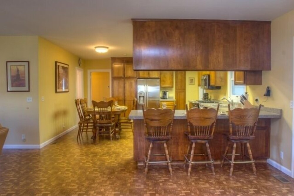 Historic Petaluma Vacation Rental on 1860s Farm!