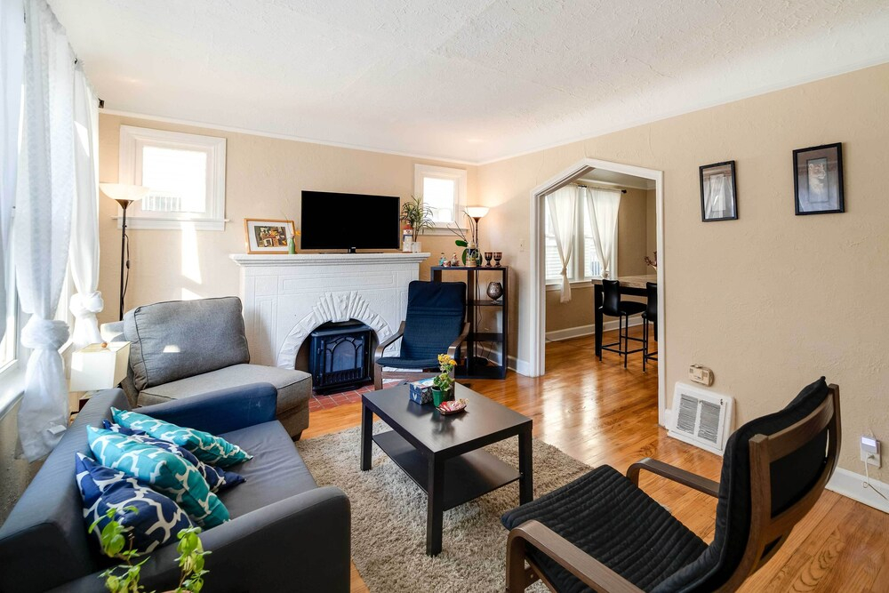 Ferndale Apartment w/ Yard - Near the Detroit Zoo!