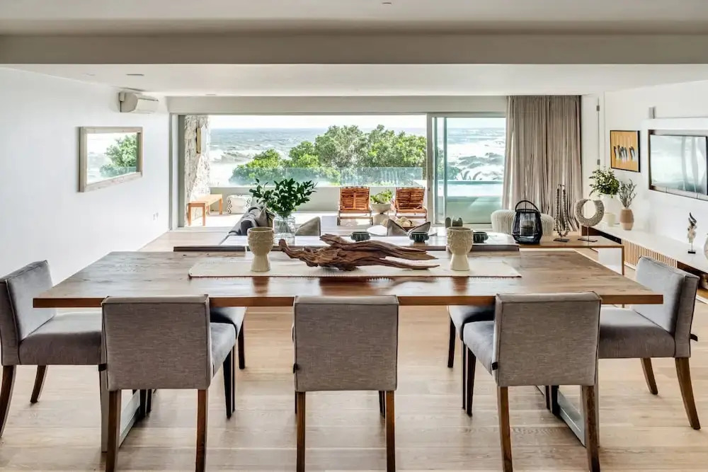 Modern Seaside Apartment w Incredible Views Lillamton