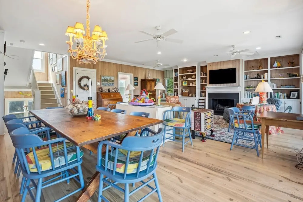 This Vibrant Family Home Features 8 Bedrooms, And 8 Bathrooms, Ocean And Creek Views Home by Peace Vacations