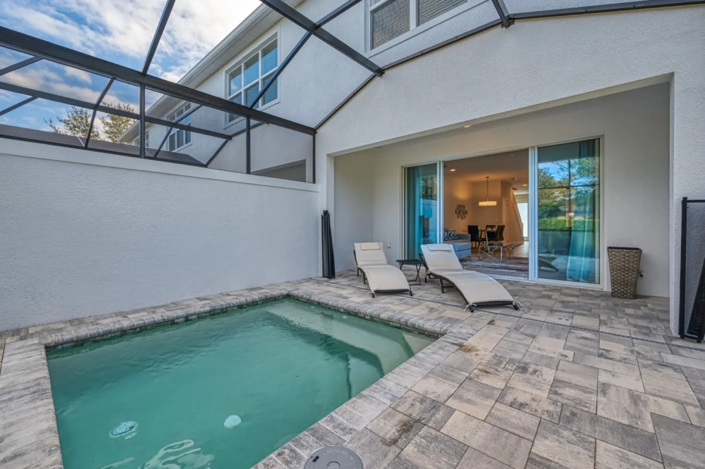 Comfortable Townhome with private pool near Disney