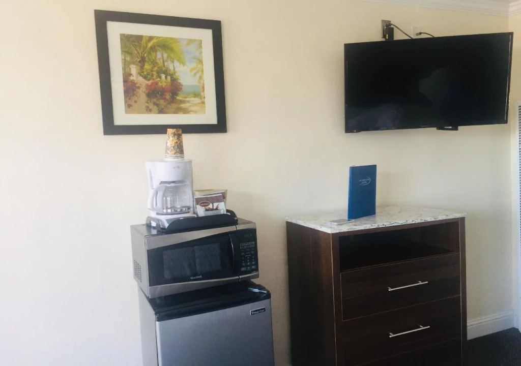 Dolphin Cove Motel